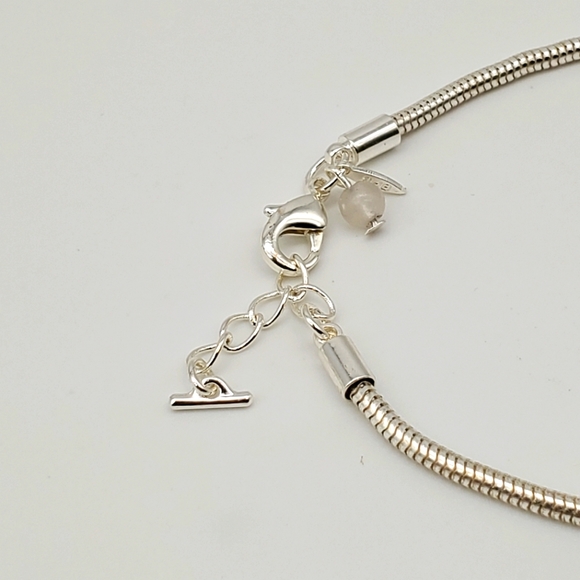 Avon Turn On The Charm - Level 1 Charm Bracelet. - Picture 3 of 6